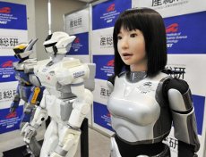 La prima modella robot costruita in Giappone