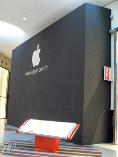 06890c_applestorecarugate.jpg