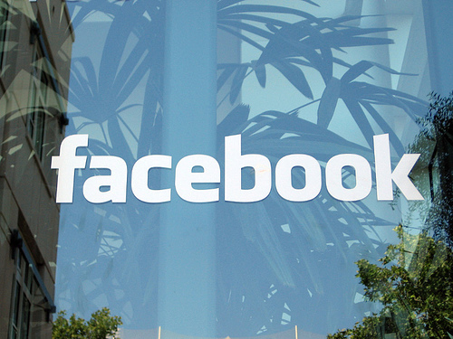 Facebook:Supera i 300 milioni di iscritti, e arrivano i soldi