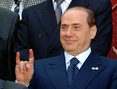 Berlusconi: La comunità di Facebook sotto inchiesta